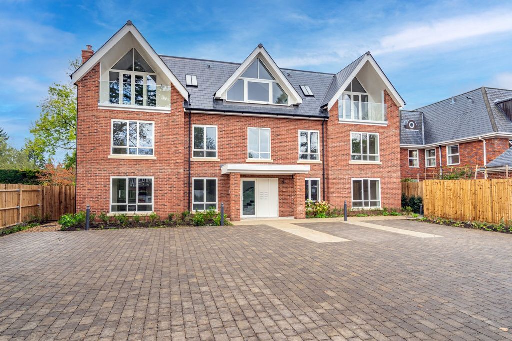 Property photo 1 of 8 Front