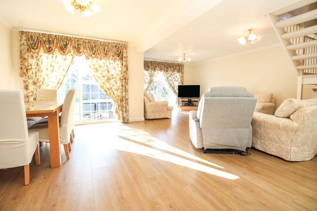 Property photo 3 of 14 Lounge/Diner