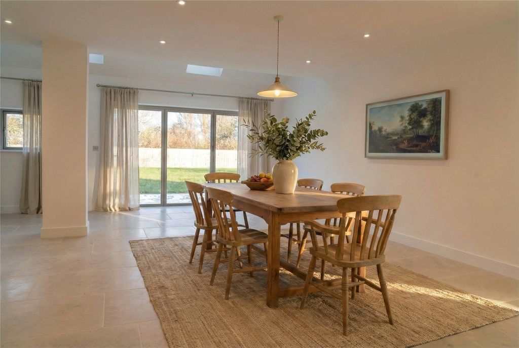 Property photo 3 of 16 Dining Area