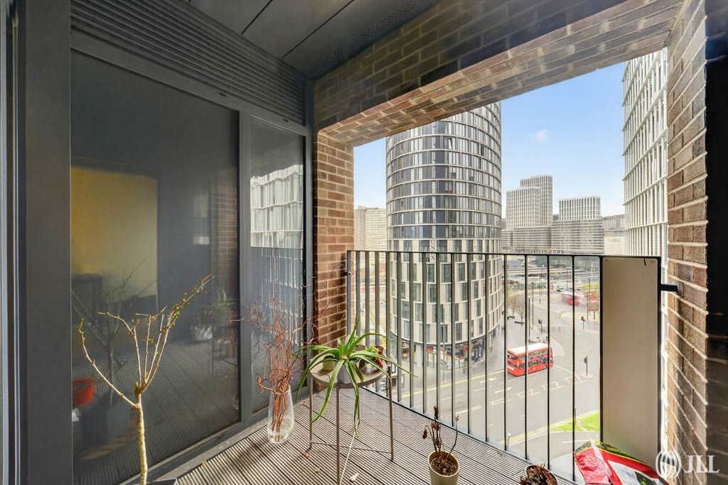 Property photo 2 of 21