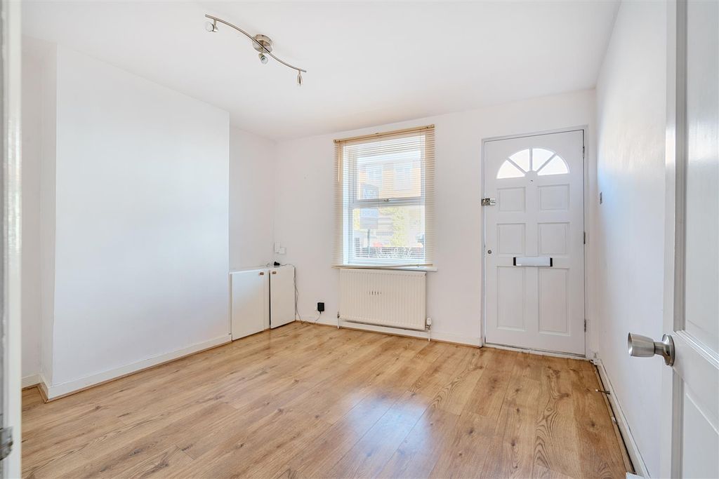 Property photo 3 of 14 21-681Dd4Df410B9-1290701-Arw-21.Jpg