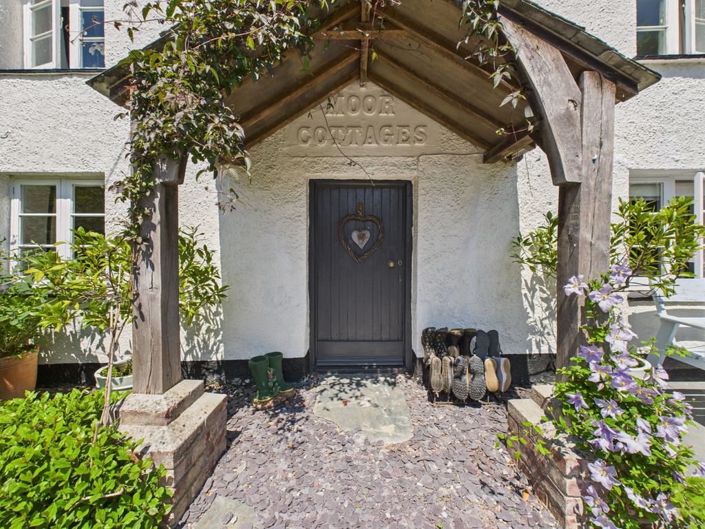 Property photo 2 of 27