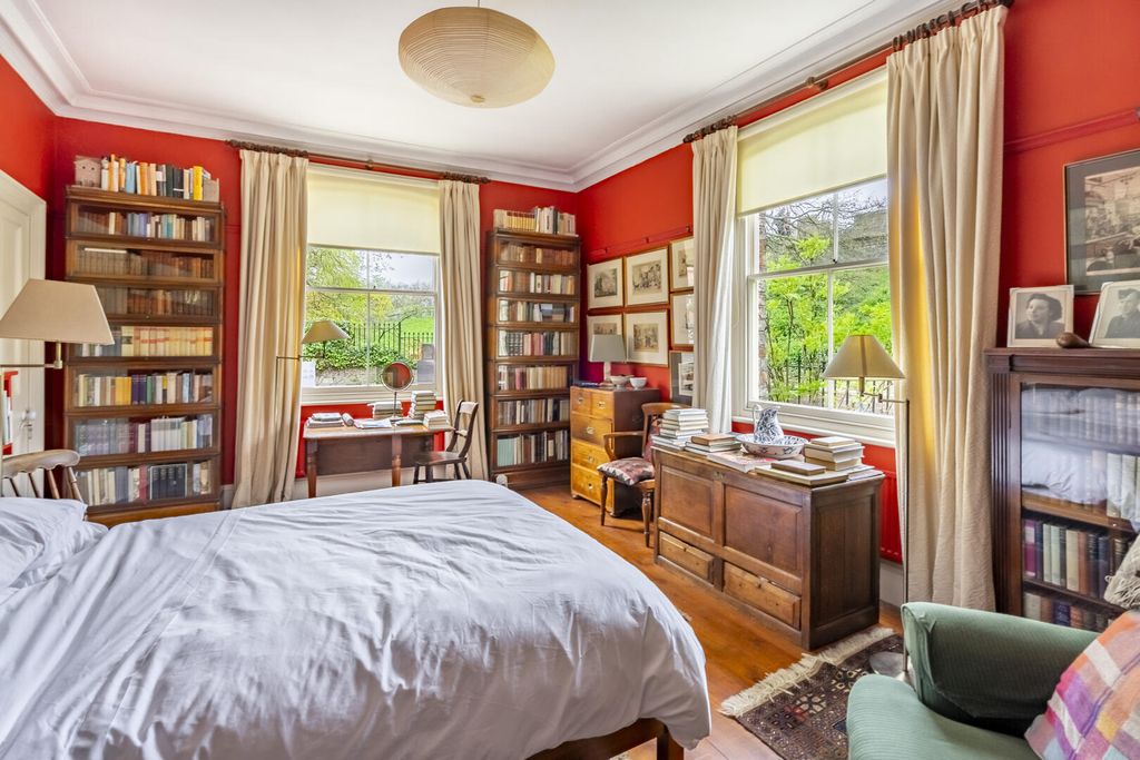 Property photo 3 of 16 Living Room