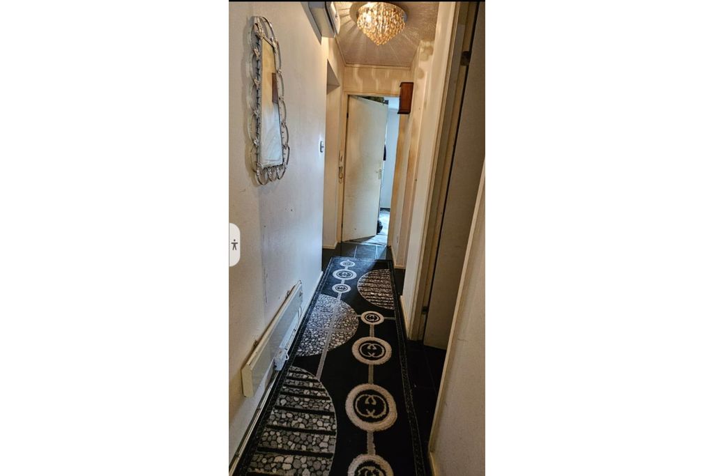 Property photo 3 of 6 Hallway