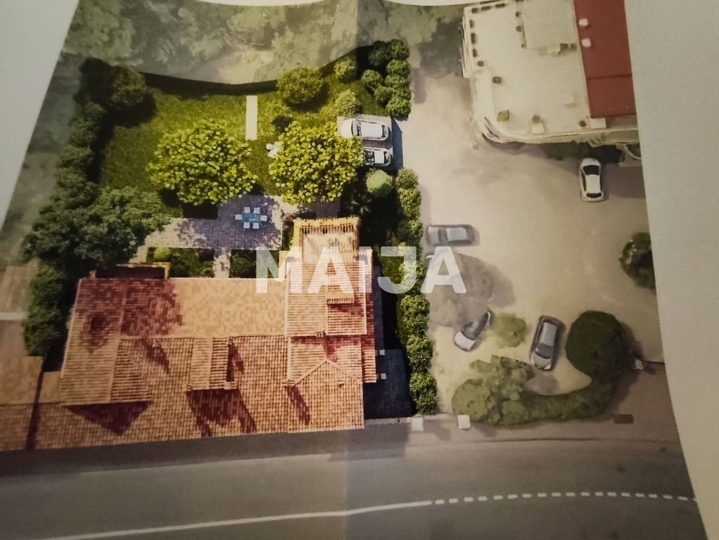 Property photo 3 of 12