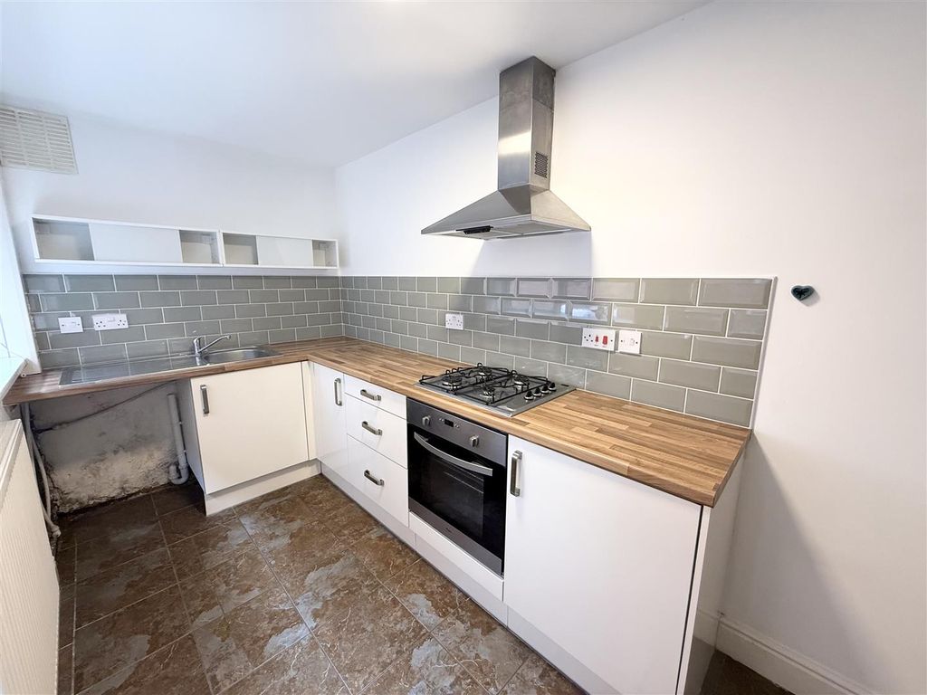 Property photo 2 of 10 Kitchen