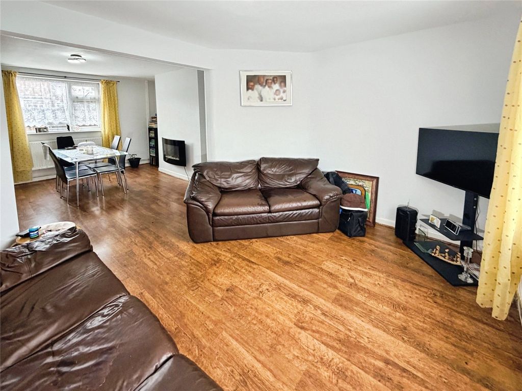 Property photo 3 of 19 Lounge Area
