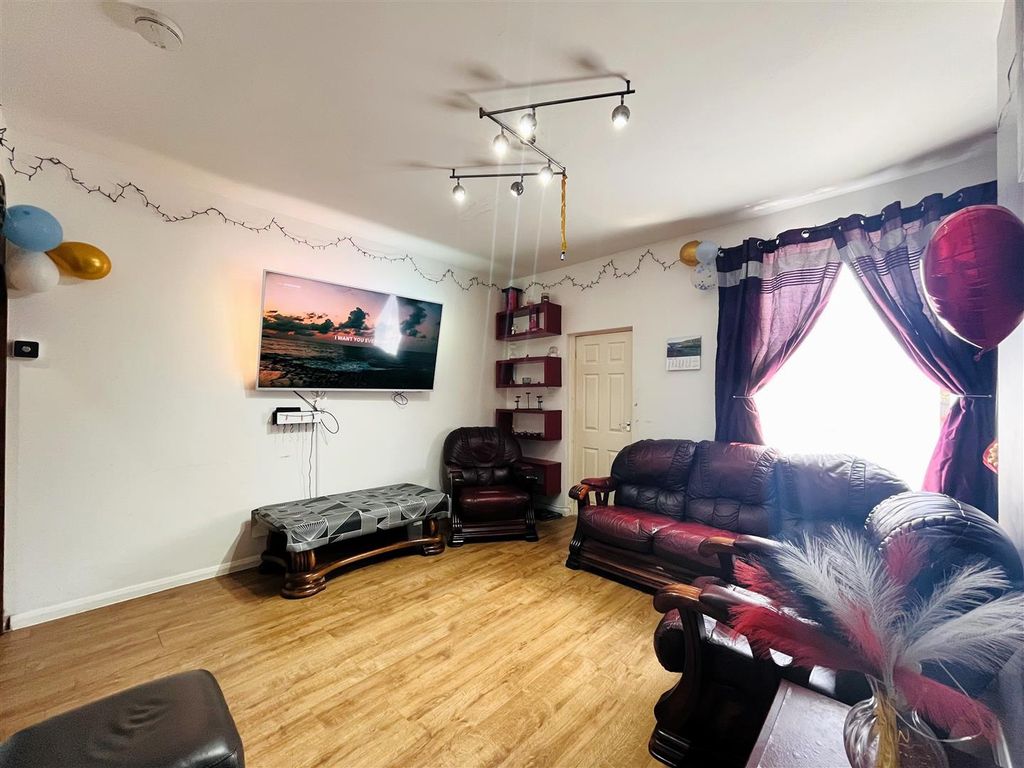 Property photo 2 of 14 Dining Room