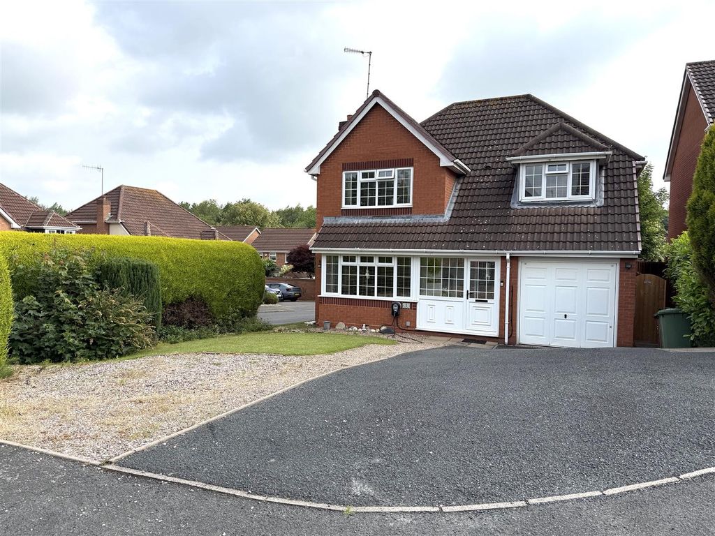 Property photo 1 of 21 1 Thorn Close.Jpeg