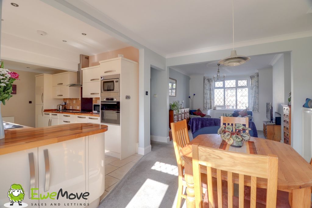 Property photo 1 of 17 Open Plan - Ben Brind Ewemove Estate Agents