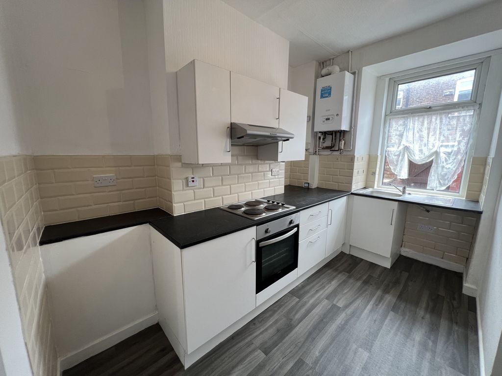 Property photo 2 of 6 Kitchen