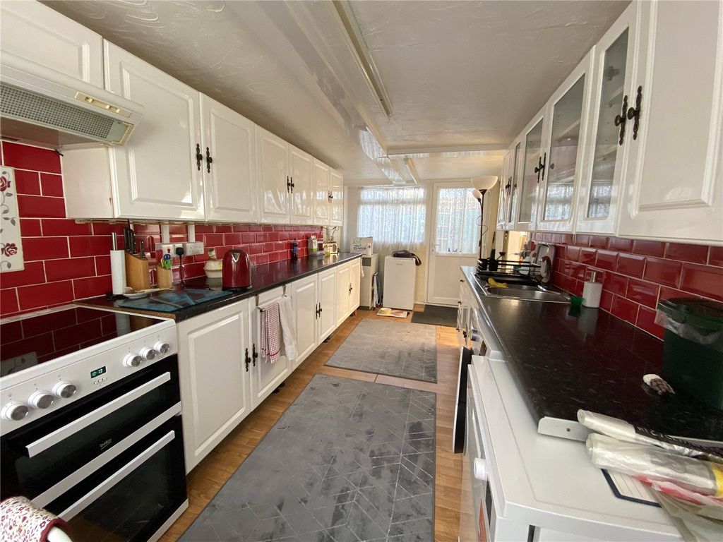 Property photo 3 of 10 Kitchen