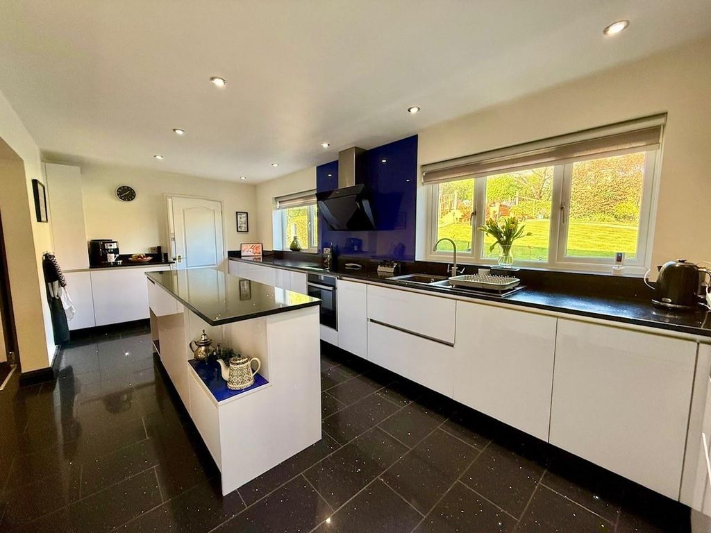 Property photo 2 of 26