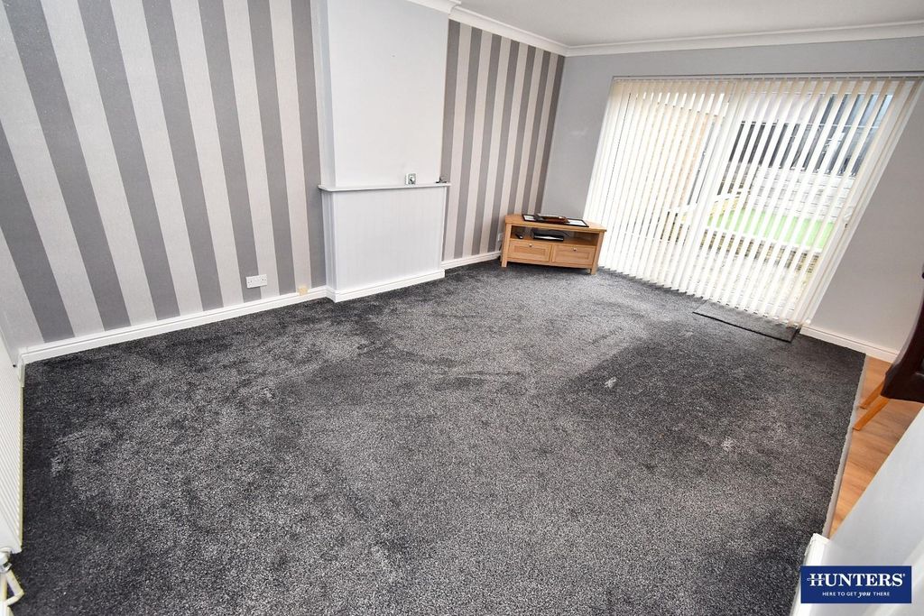 Property photo 2 of 13 Lounge