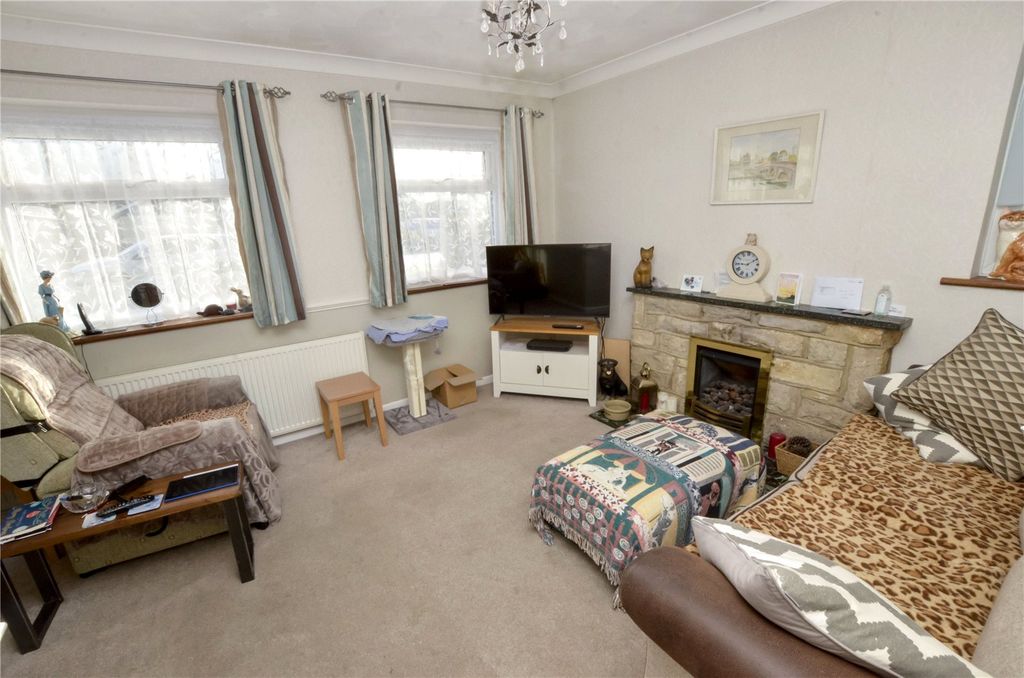 Property photo 2 of 15 Lounge/Dning Room