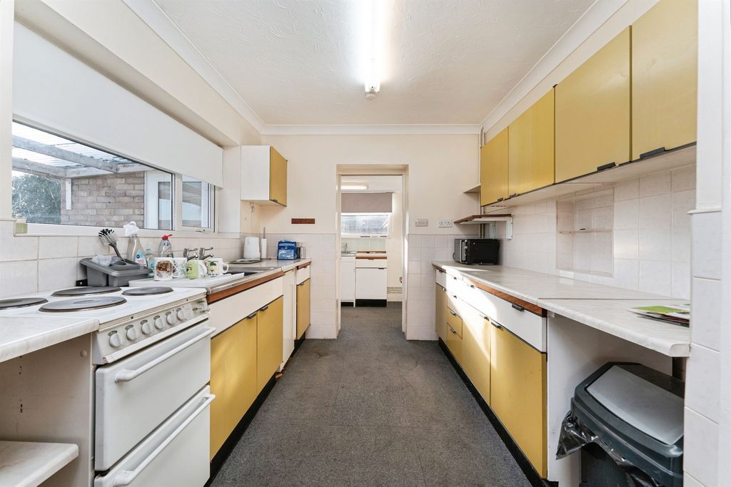 Property photo 2 of 18