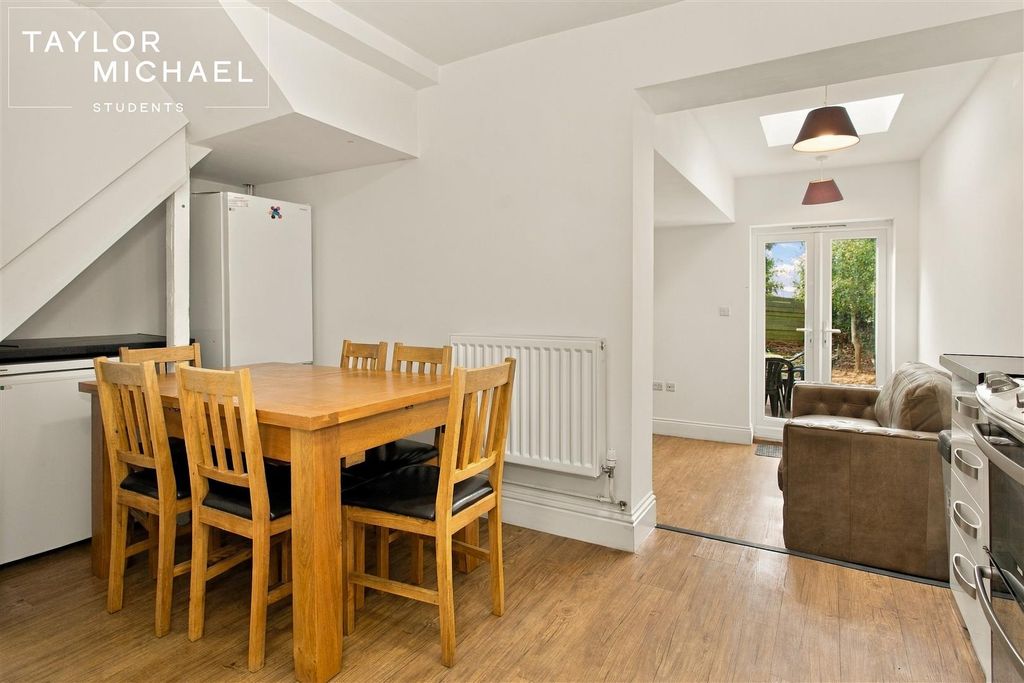 Property photo 3 of 24 Kitchen/Dining Area