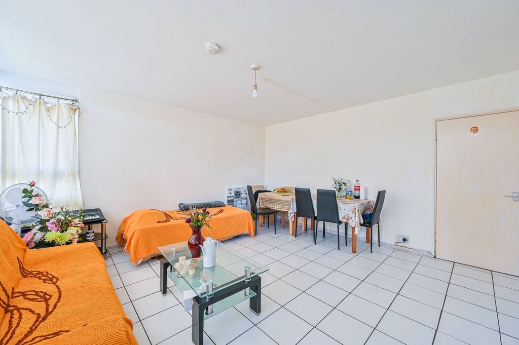 Property photo 3 of 9