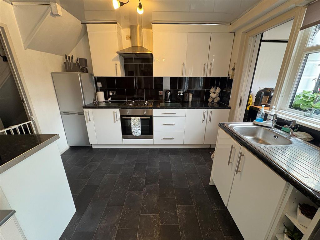 Property photo 2 of 24