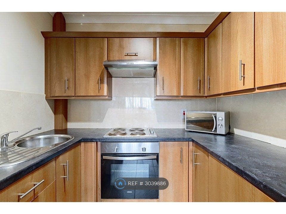 Property photo 3 of 8 Kitchen