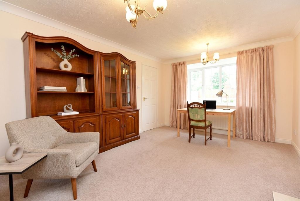Property photo 3 of 25