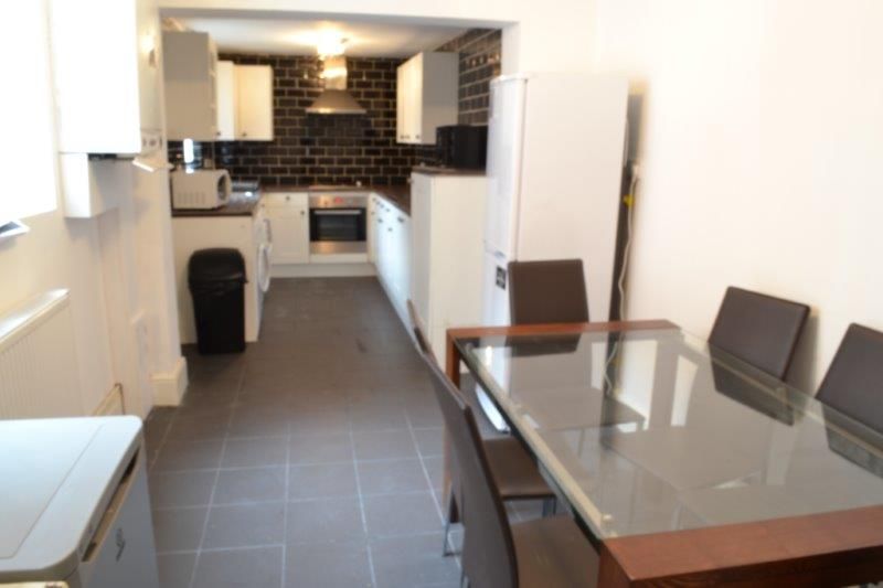 Property photo 2 of 7 Kitchen