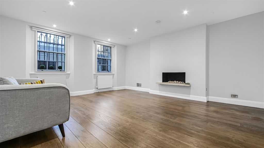 Property photo 2 of 12 Spacephoto (11).Jpg