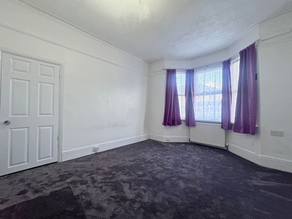 Property photo 2 of 10 Recp 1