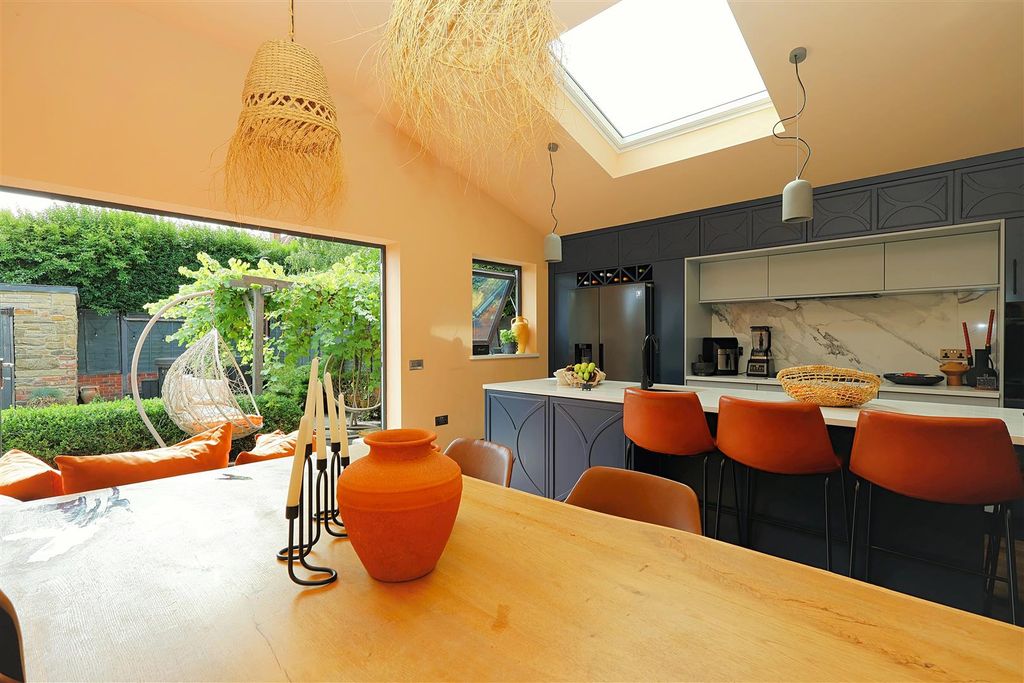 Property photo 2 of 22 Kitchen/Diner