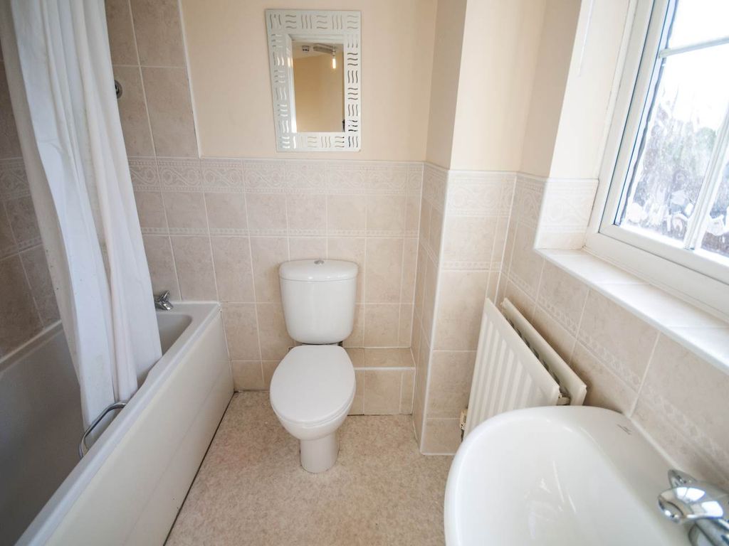 Property photo 2 of 10 Bathroom