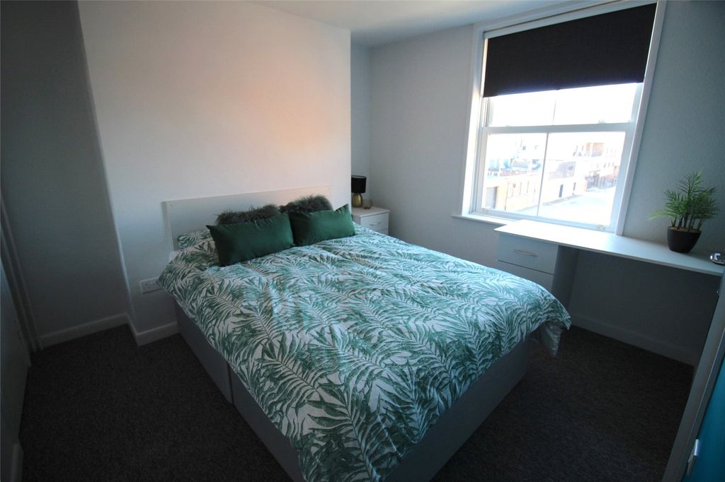 Property photo 2 of 12 Picture No. 14