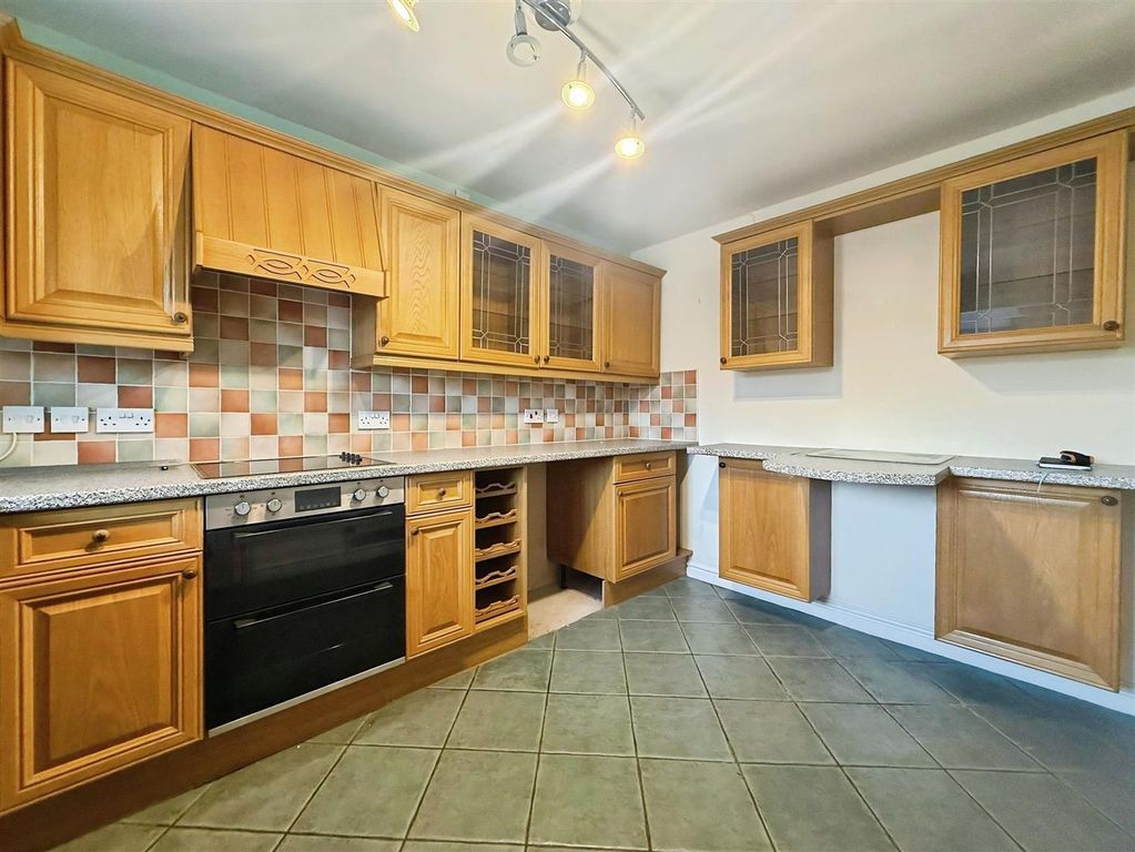 Property photo 2 of 20 Kitchen