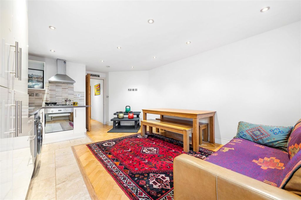 Property photo 1 of 9