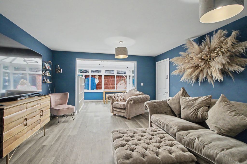 Property photo 2 of 19