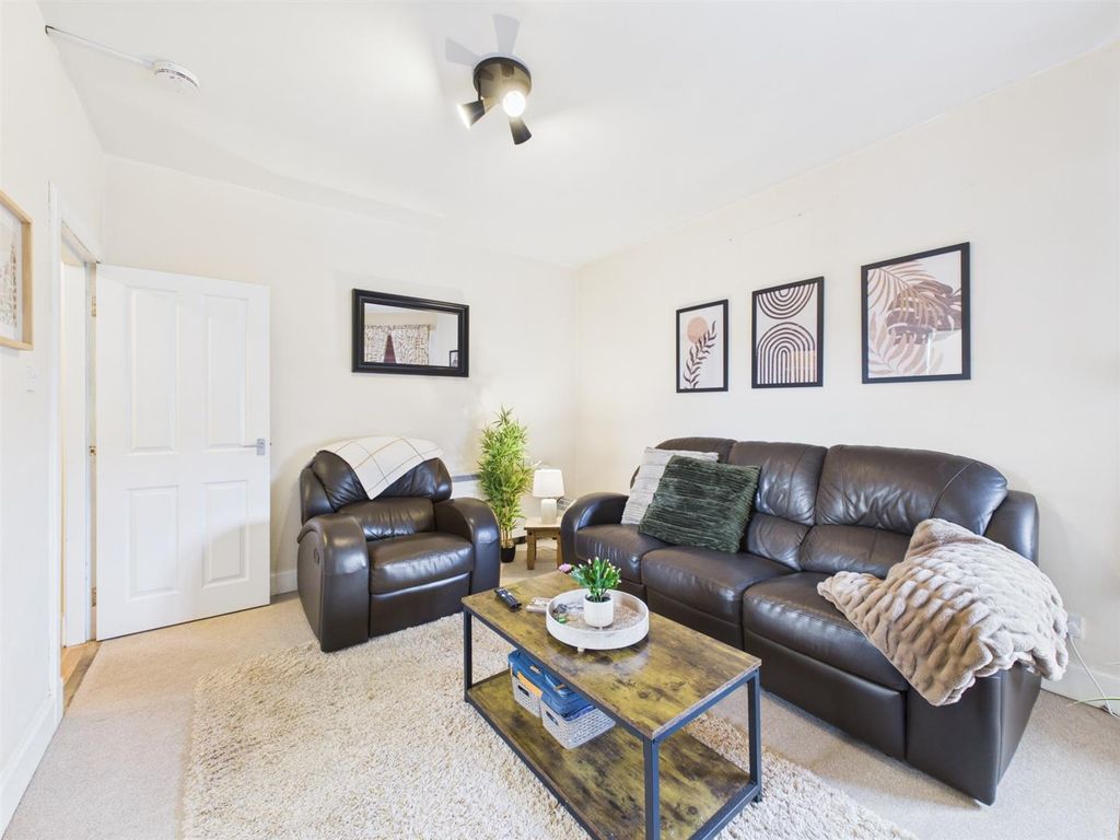 Property photo 3 of 12 Cam03924G0-Pr0184-Still006.Jpg