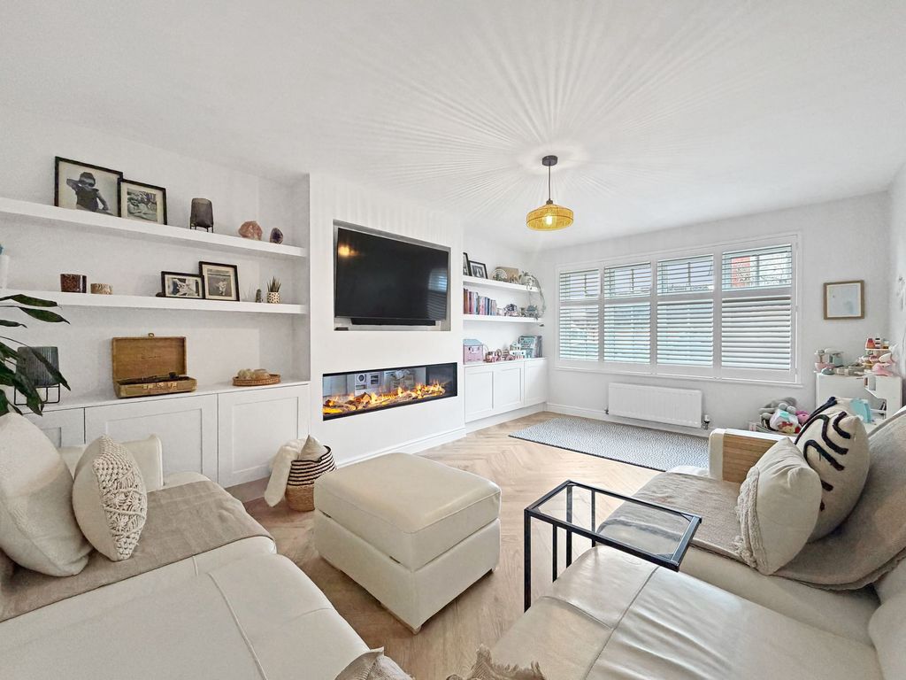 Property photo 2 of 37