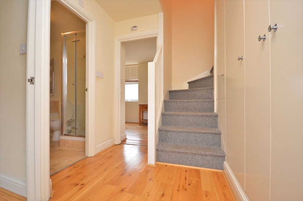 Property photo 3 of 8 Hallway