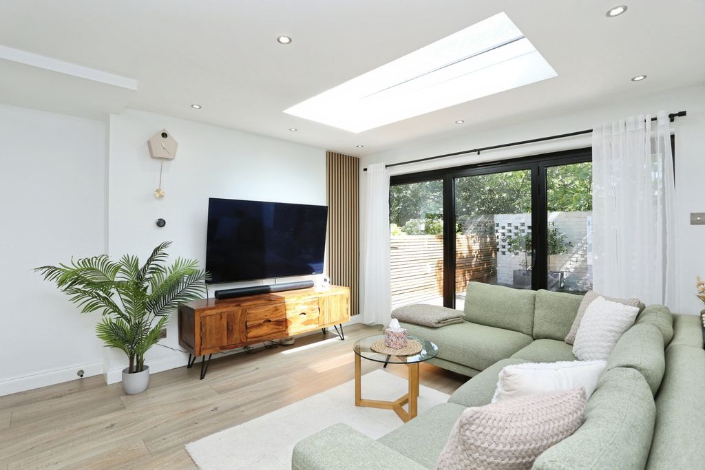 Property photo 1 of 20 Img_4043