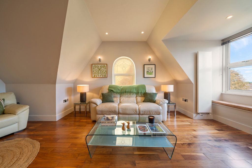 Property photo 3 of 14 4439274