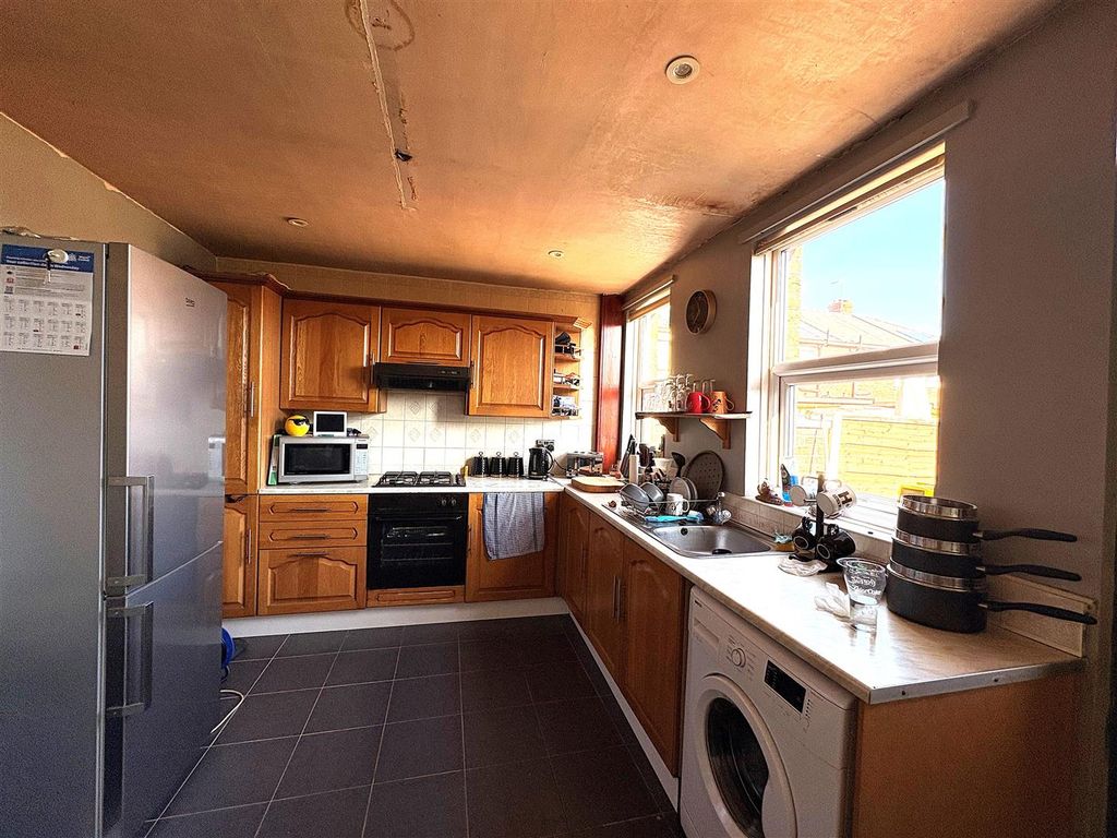 Property photo 3 of 4 Kitchen.Jpg