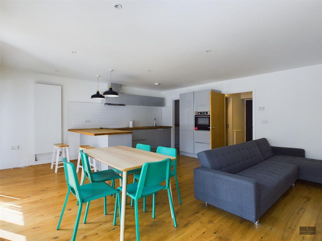 Property photo 1 of 10 Cam02887G0-Pr0007-Still003.Jpg