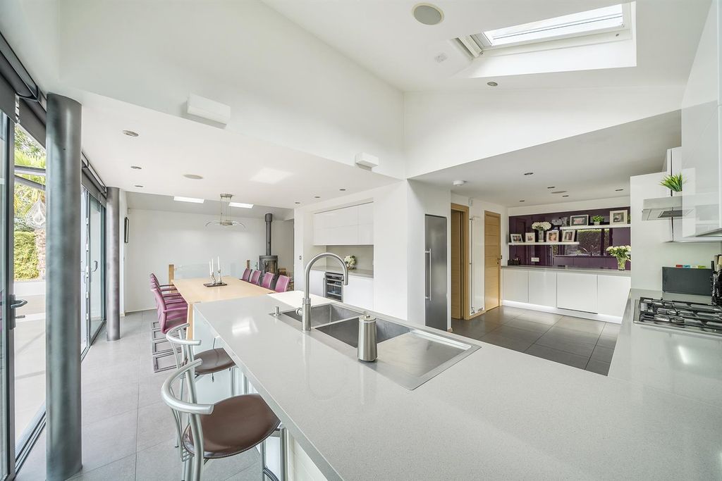 Property photo 3 of 21