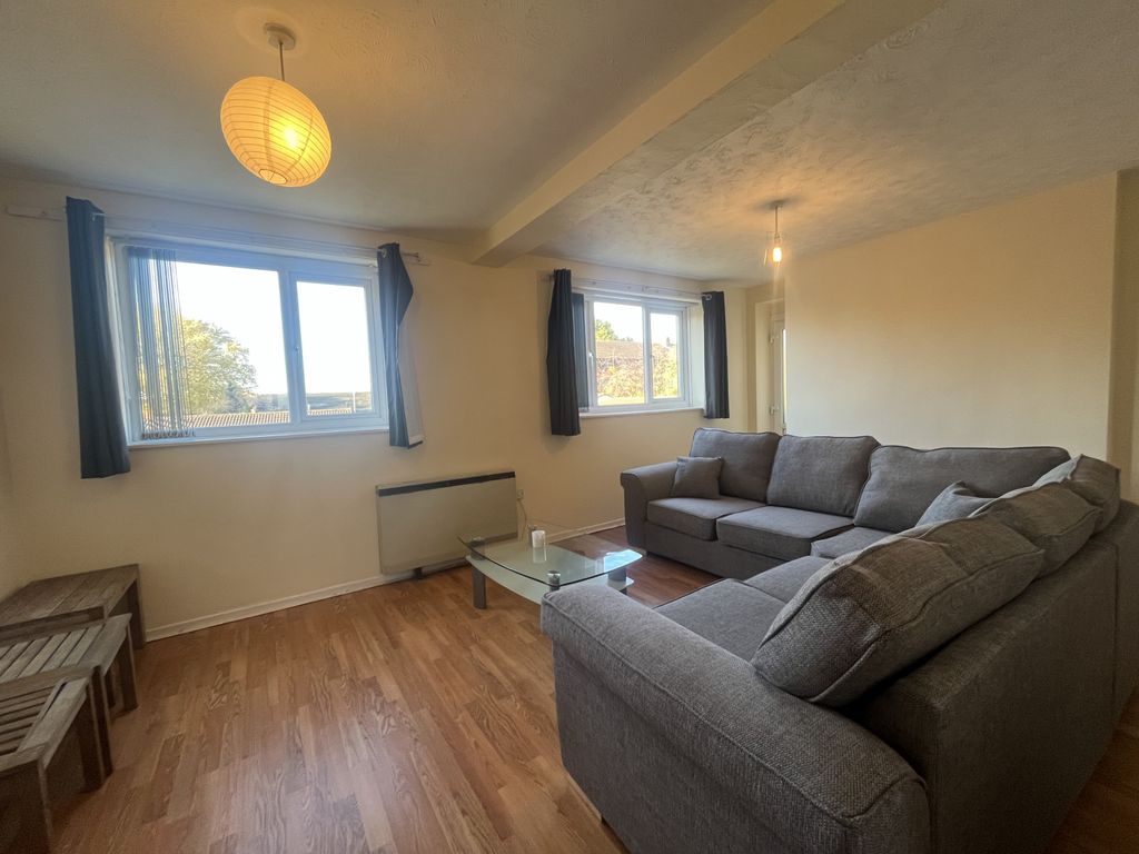 Property photo 3 of 11 Lounge