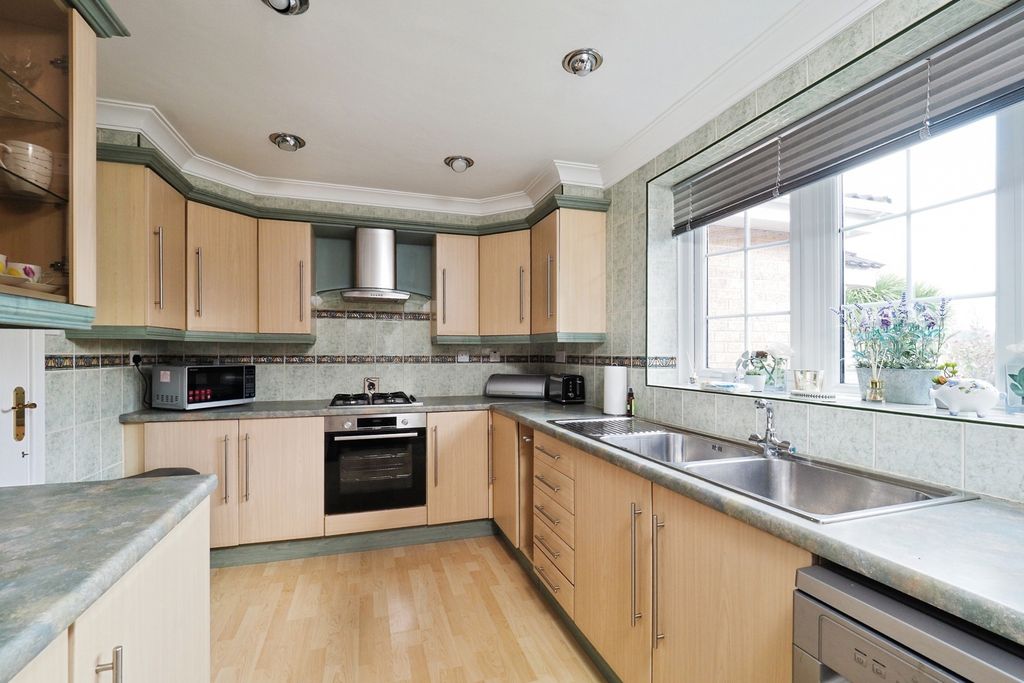 Property photo 2 of 17 Kitchen