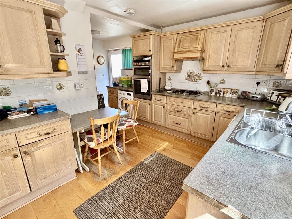 Property photo 3 of 16 Kitchen/Breakfast Room