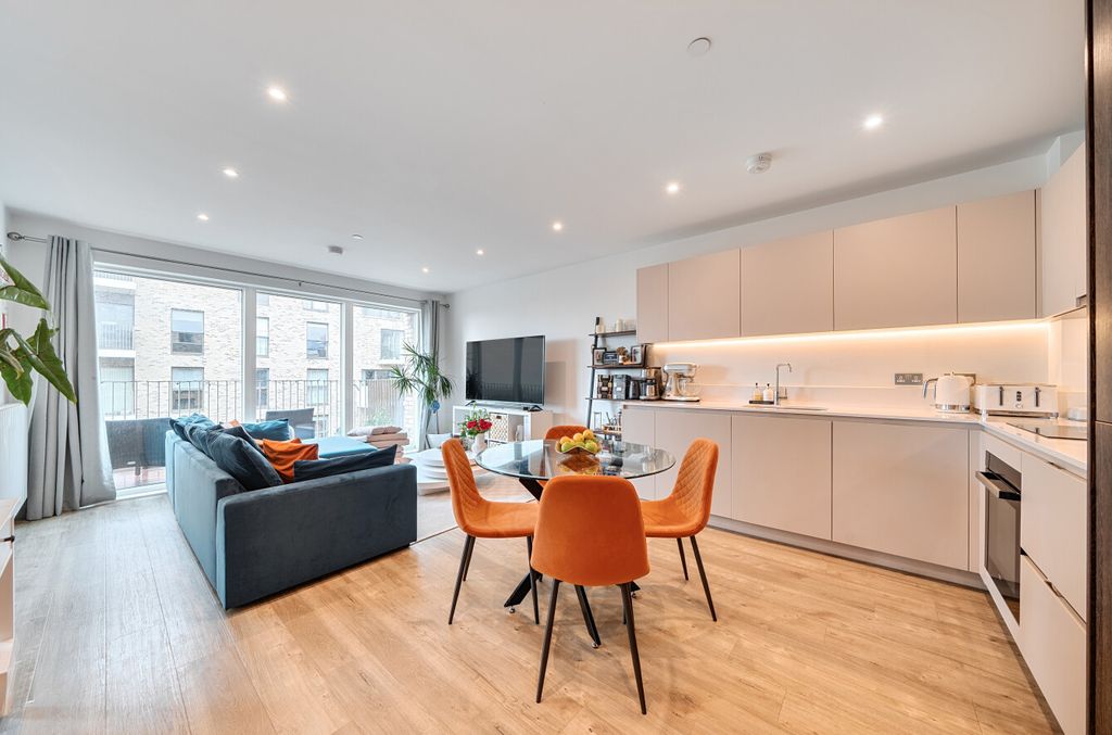 Property photo 3 of 21 1350203-8-68c2Ca4...