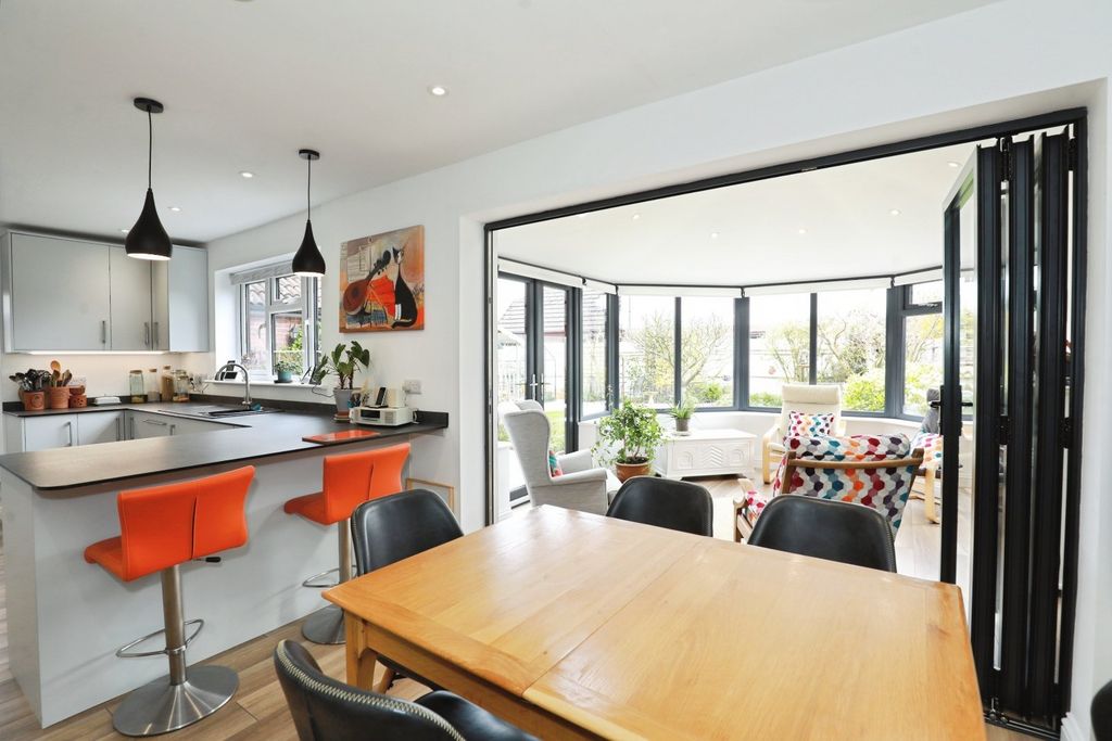 Property photo 2 of 20 Dining Kitchen