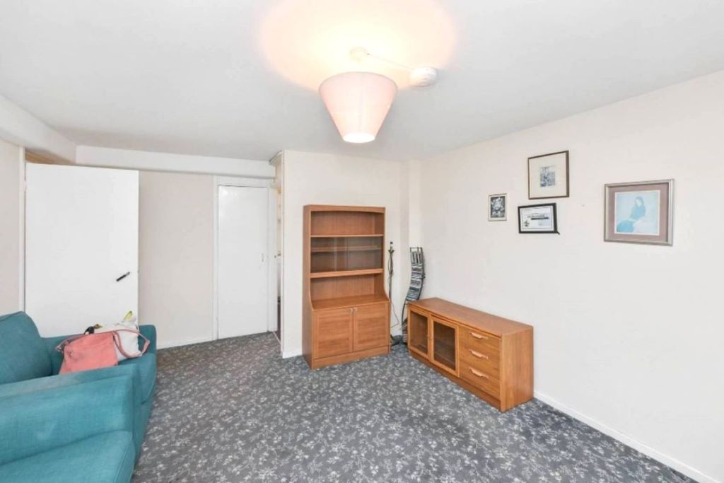 Property photo 2 of 5