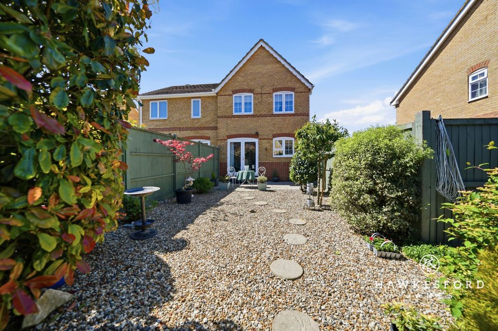 Property photo 3 of 16 Yeates Drive, Kemsley - Garden