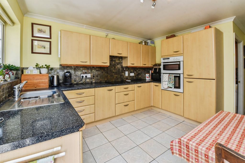 Property photo 3 of 24